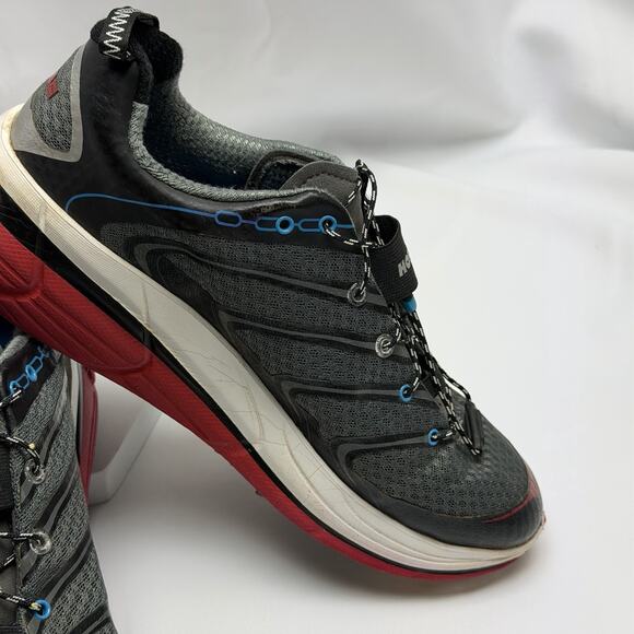 Athletic_Shoes